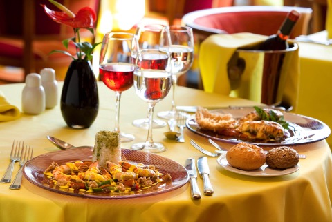 Delicious food and wine in our restaurants in Maspalomas.