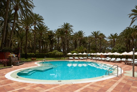 Lie back and relax in our luxury hotel's wellness pool for adults only.