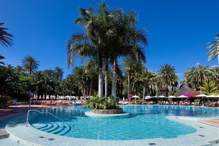Relax and unwind in one of the five pools at this Gran Canaria beach resort
