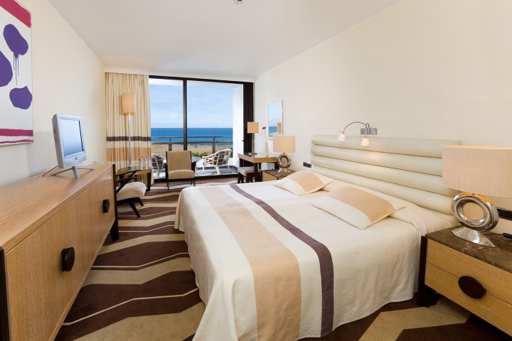 Our Deluxe hotel rooms in Gran Canaria offer sea views and glamorous décor