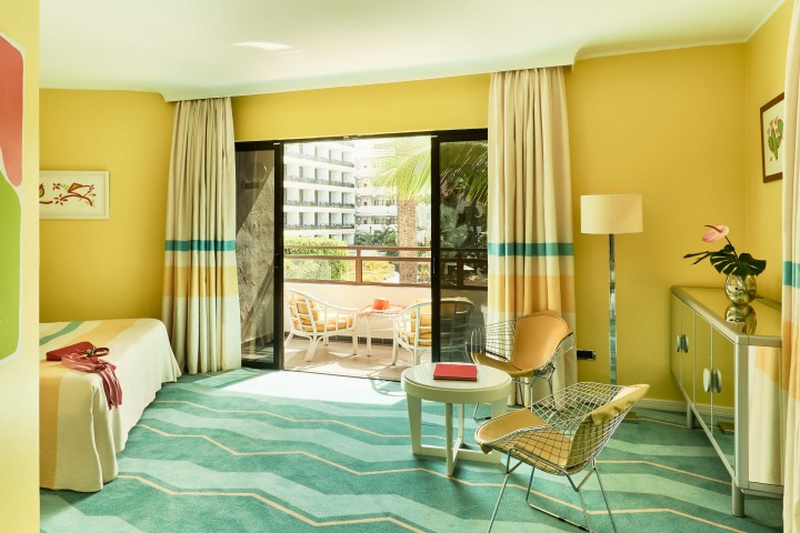 Our corner hotel rooms in Gran Canaria offer sea views and glamorous décor