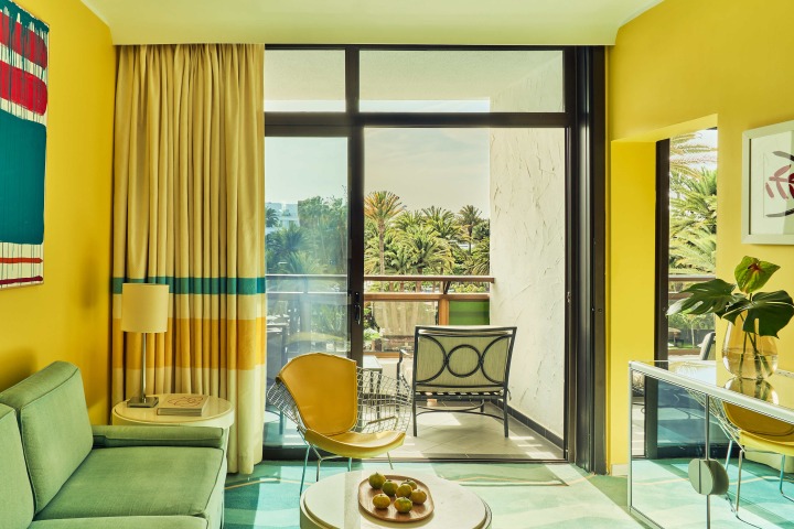 A relaxing Suite with interior design in green and the sea view in Gran Canaria